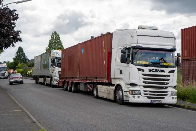 Anlieferung Container 4 Stück